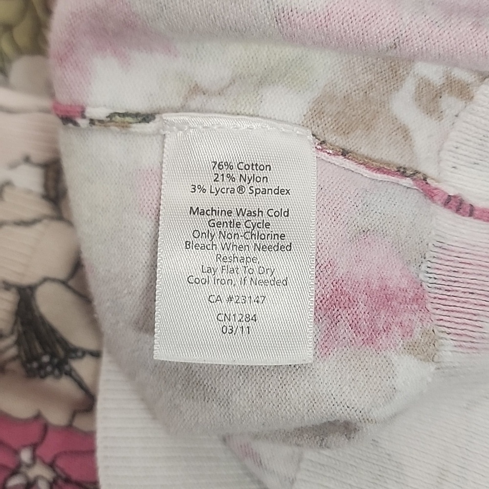 Talbots feminine flower beautiful soft pink/ whit/cream lightweight, sweater. - Picture 6 of 6